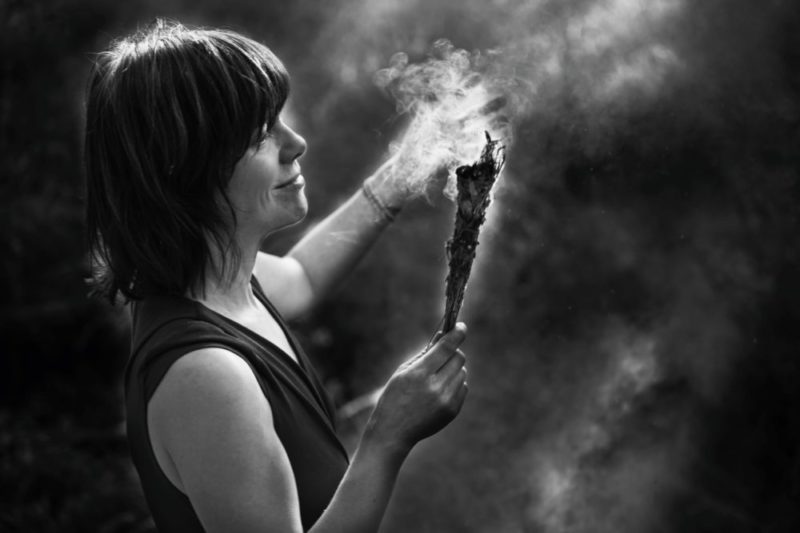 Ke změně spolu, s vodou, zemí, vzduchem a ohněm